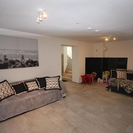 Apartmany Amalia Πιεστάνυ Εξωτερικό φωτογραφία