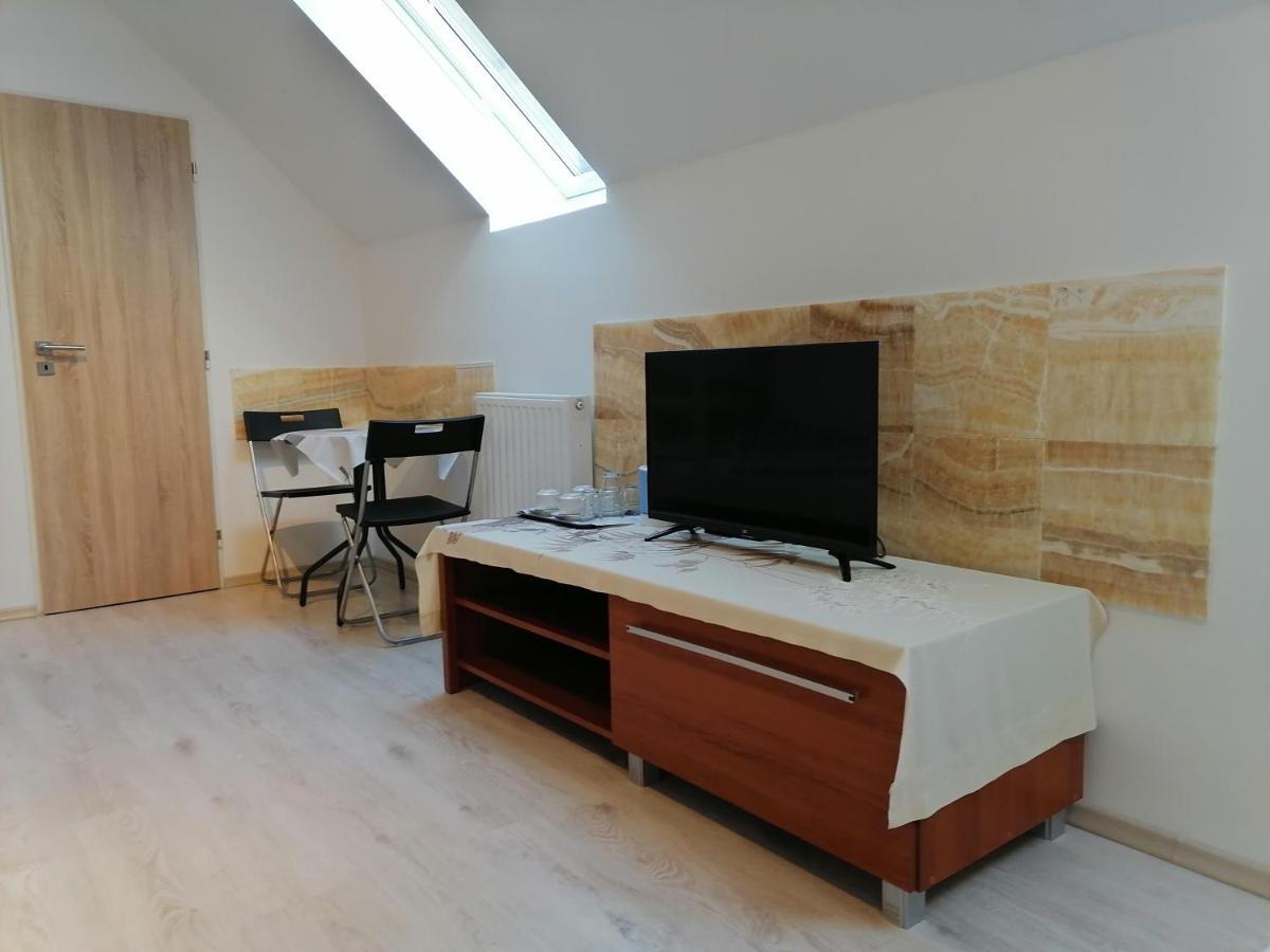 Apartmany Amalia Πιεστάνυ Εξωτερικό φωτογραφία
